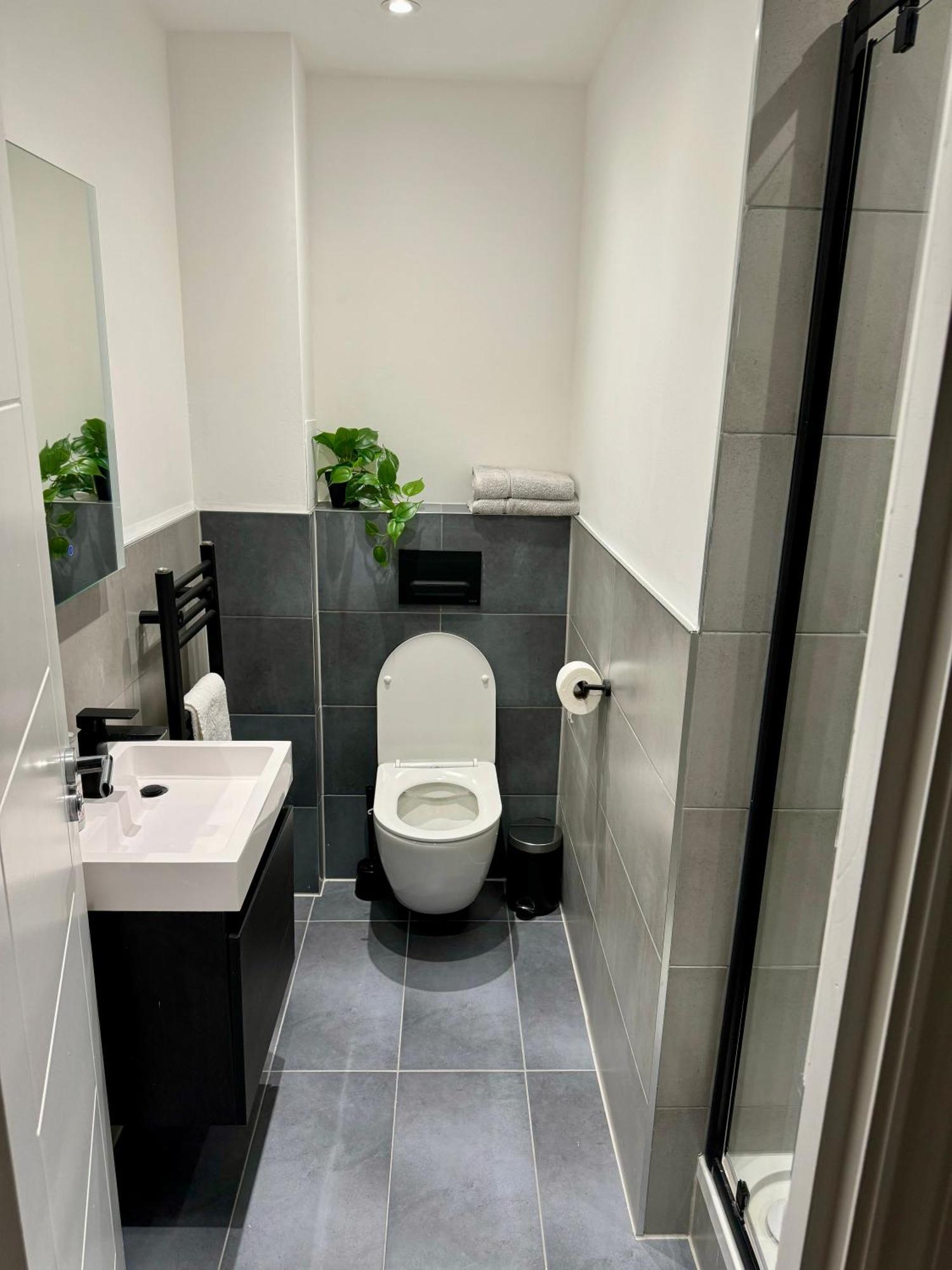 Holiday Home 2Br L 2Ba With Patio-Sleep 6 London Exteriör bild
