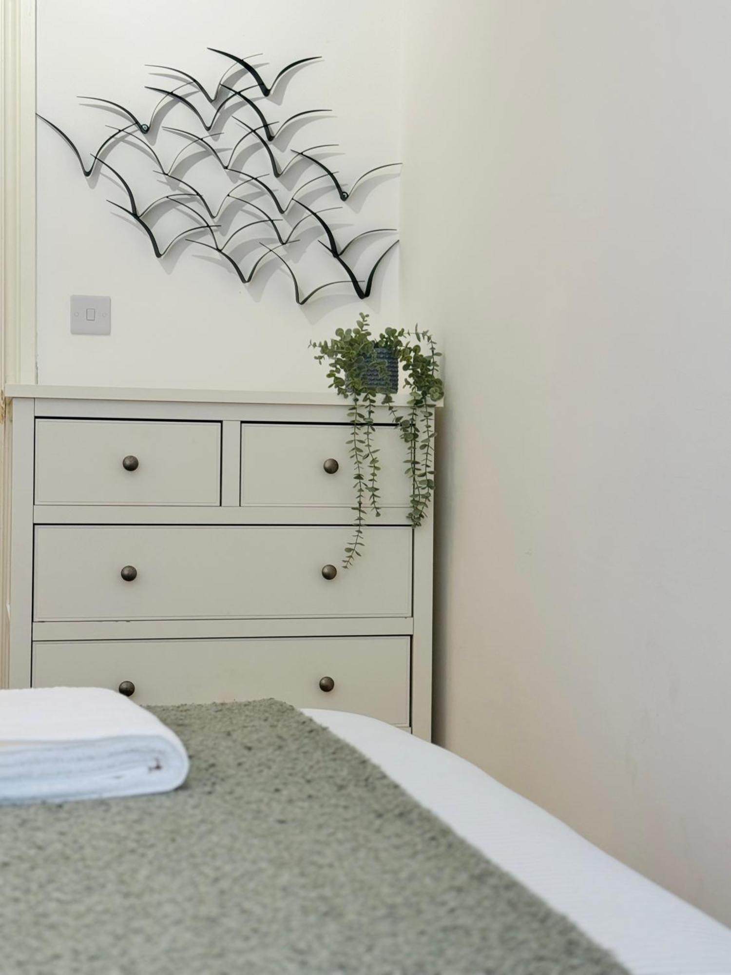 Holiday Home 2Br L 2Ba With Patio-Sleep 6 London Exteriör bild