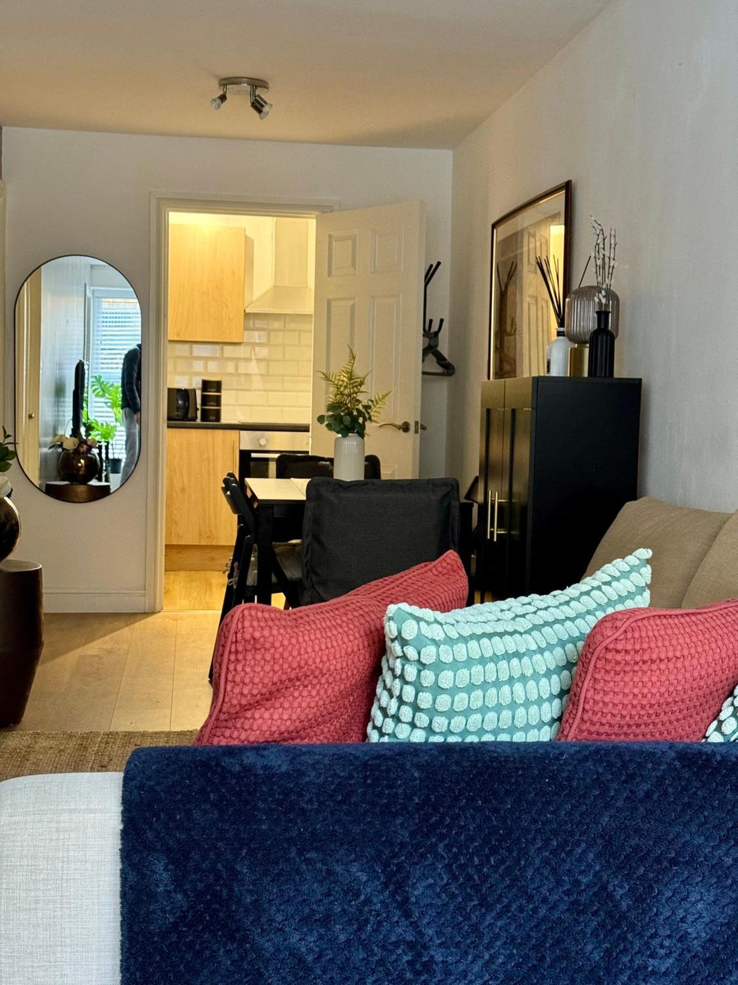 Holiday Home 2Br L 2Ba With Patio-Sleep 6 London Exteriör bild