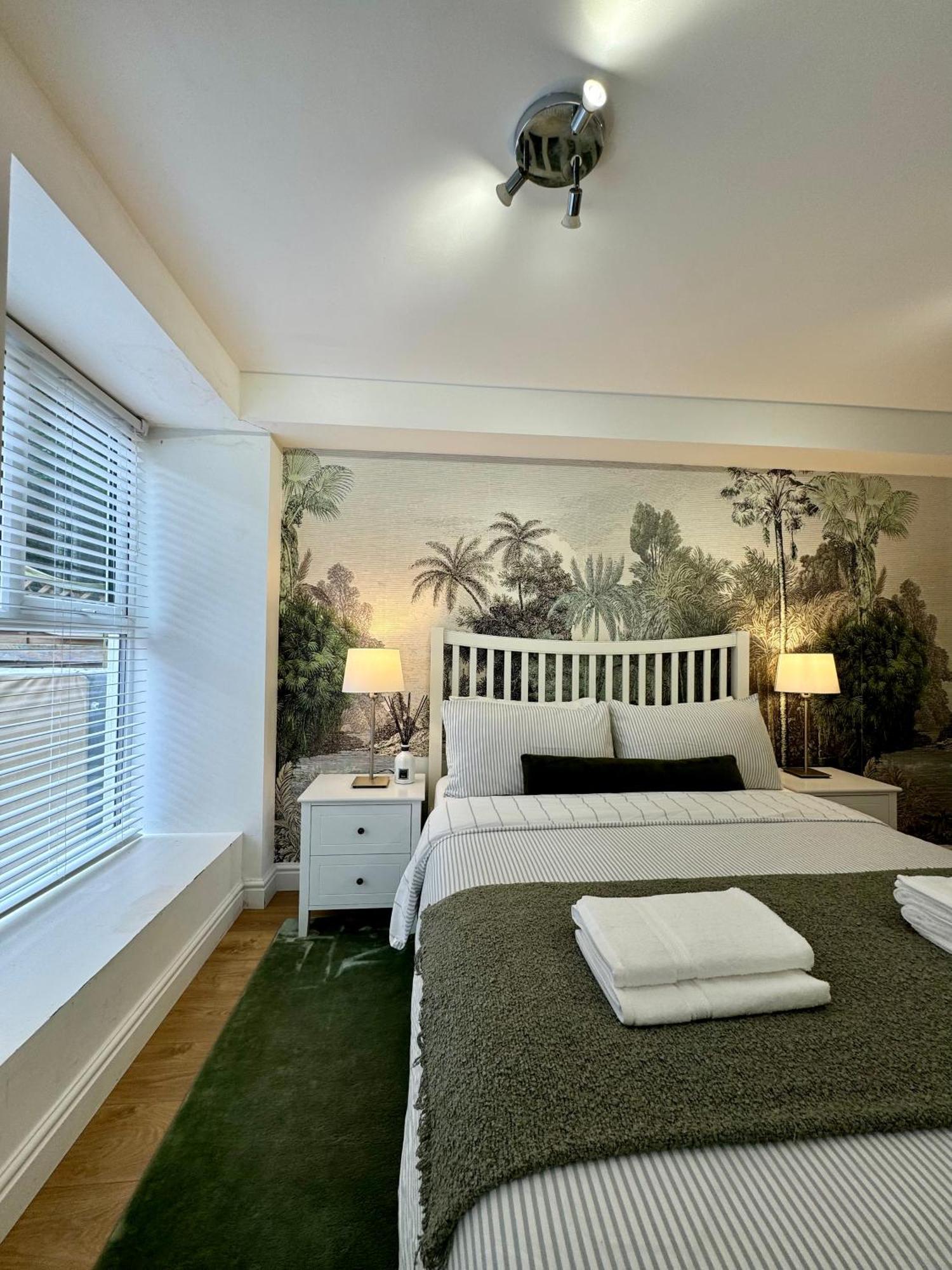 Holiday Home 2Br L 2Ba With Patio-Sleep 6 London Exteriör bild