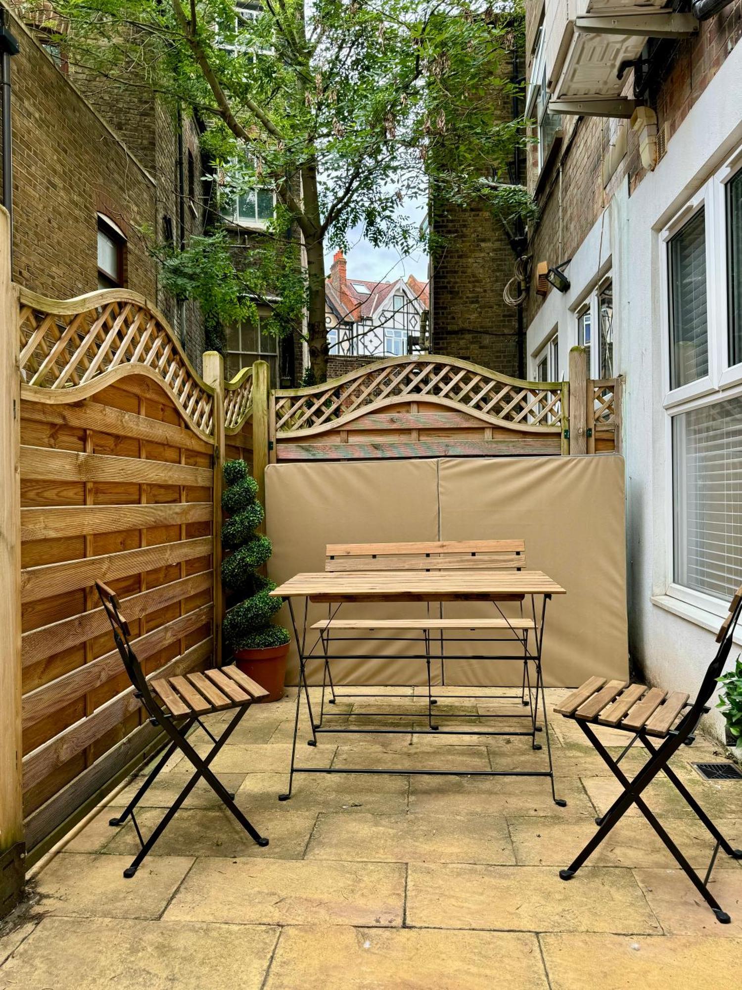 Holiday Home 2Br L 2Ba With Patio-Sleep 6 London Exteriör bild